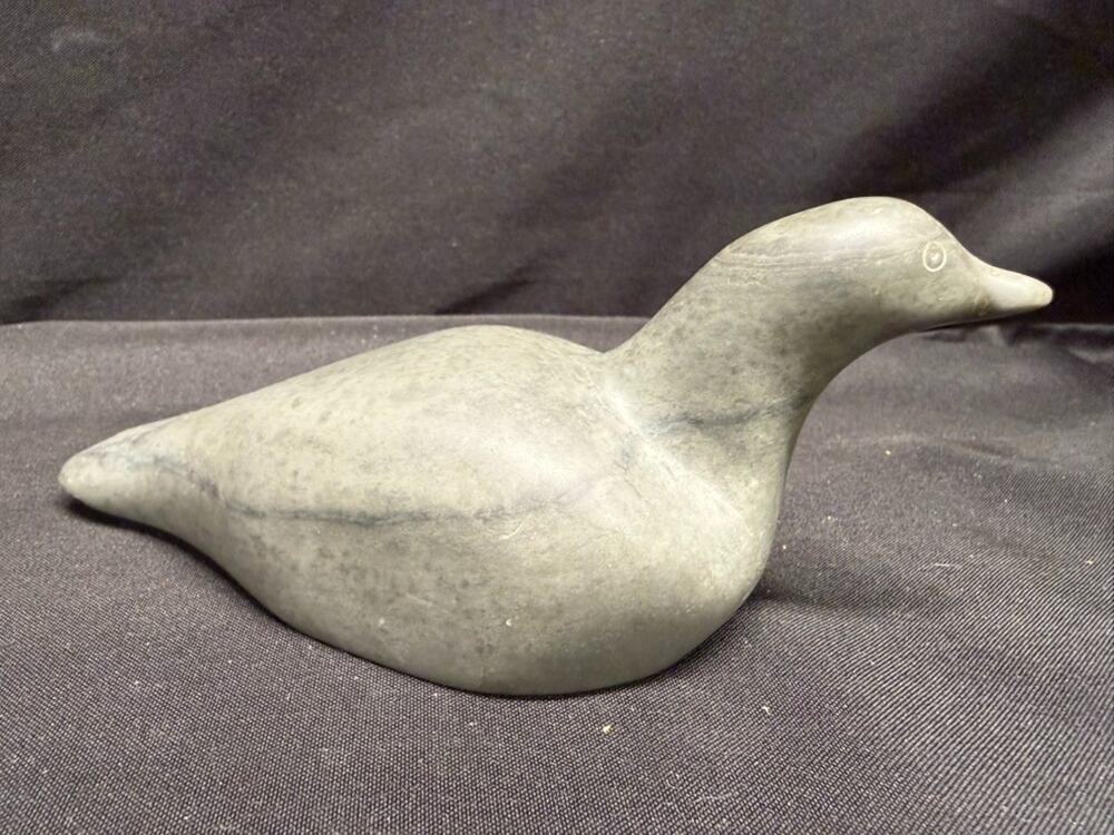 Vintage Inuit Loon Bird Gray Soapstone Carving Sculpture Canadian Eskimo Art 6"